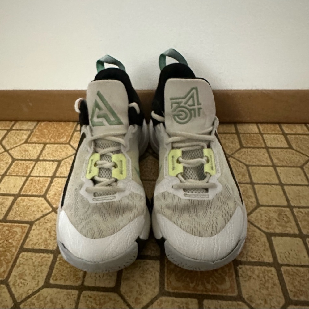 NIKE Mens Giannis Immortality Basketball Shoes Sz‎ 7.5 White Sneakers CZ4099-100